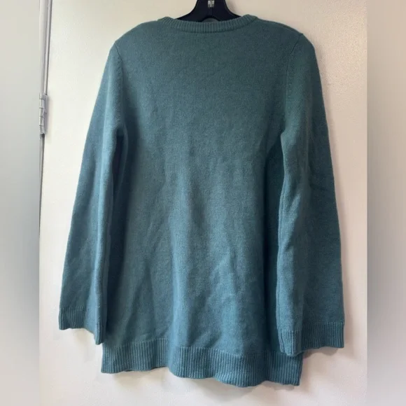 Demylee New York Cashmere Blue Crew Neck Sweater with Relaxed Fit - Picture 4 of 10